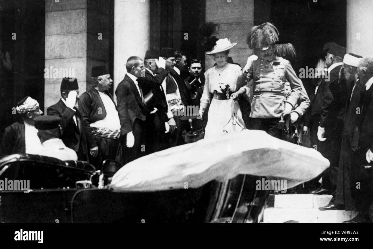 Le Prince Ferdinand et de son épouse de quitter Sarajevo Toen Hall, 28 juin 1914. Banque D'Images