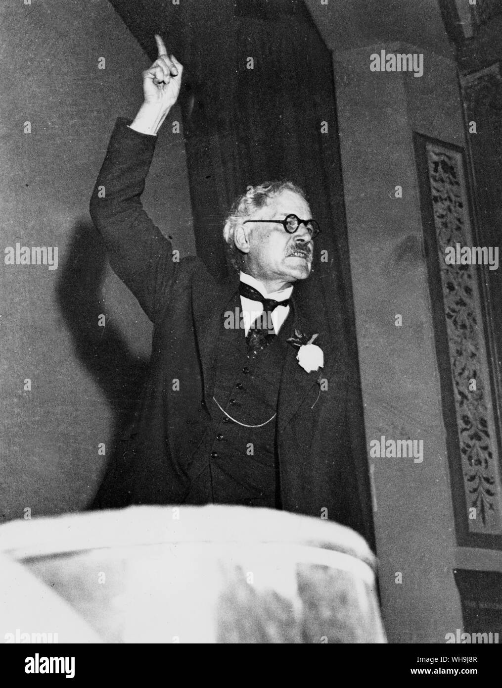 Octobre 1931 : Ramsay MacDonald (1866-1937), homme politique britannique, premier Premier Ministre du Travail, 1924 et 1929-31. Au cours d'une campagne électorale qu'il a faite à l'Easington Colliery Hippodrome. Banque D'Images