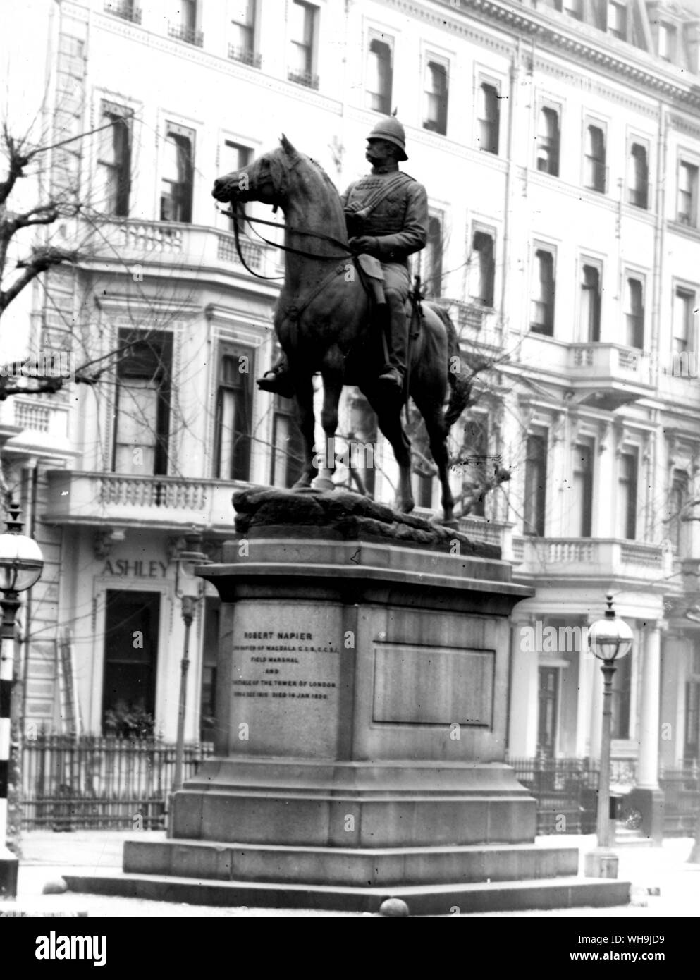 Lord Napier de Magdala (Robert Cornelius Napier) (1810-1890), Westminster, Londres. Le maréchal britannique. Fait chevalier pour ses services dans le soulagement de Lucknow durant la Rébellion indienne, il a pris part à la capture de Peking pendant la guerre contre la Chine en 1860. Banque D'Images Lord Napier de Magdala (Robert Cornelius Napier) (1810-1890), Westminster, Londres. Le maréchal britannique. Fait chevalier pour ses services dans le soulagement de Lucknow durant la Rébellion indienne, il a pris part à la capture de Peking pendant la guerre contre la Chine en 1860. Banque D'Images