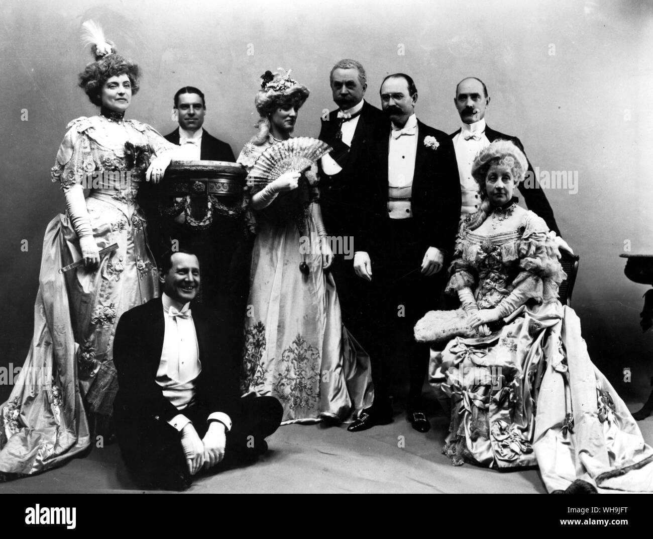 L'Hyde à Sherry's en janvier 1905 un groupe d'invités Mme Sidney Smith, P A Clark, Mme James Fardeau, Stanford White, James Henry Smith, Norman de R Whitehouse, Mme Stuyvesant le poisson et Sidney Smith Banque D'Images