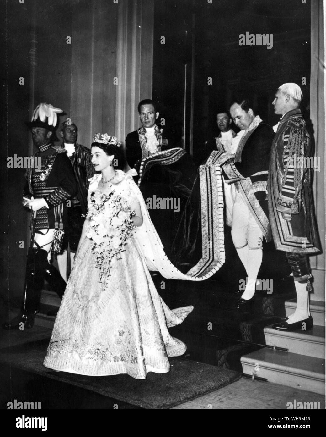 19 Juin 1953 : La Reine Elizabeth quitte le palais de Buckingham pour son couronnement en 1953. Banque D'Images