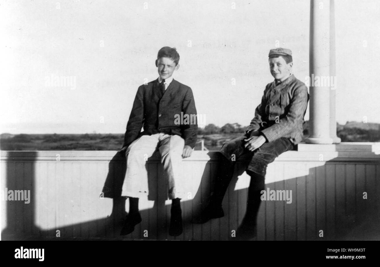 Thomas Stearns Eliot 1888-1965 avec son cousin Frederick 1903 Banque D'Images