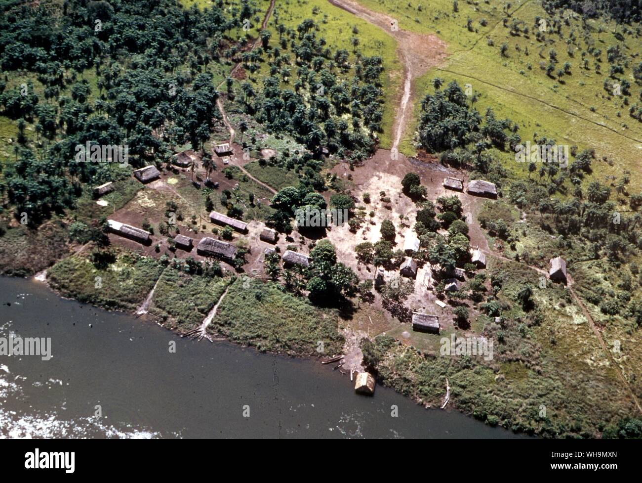 Diauarum la poste centrale dans le Parc du Xingu, est renommée dans le domaine de la protection de l'indien voir de l'air Banque D'Images