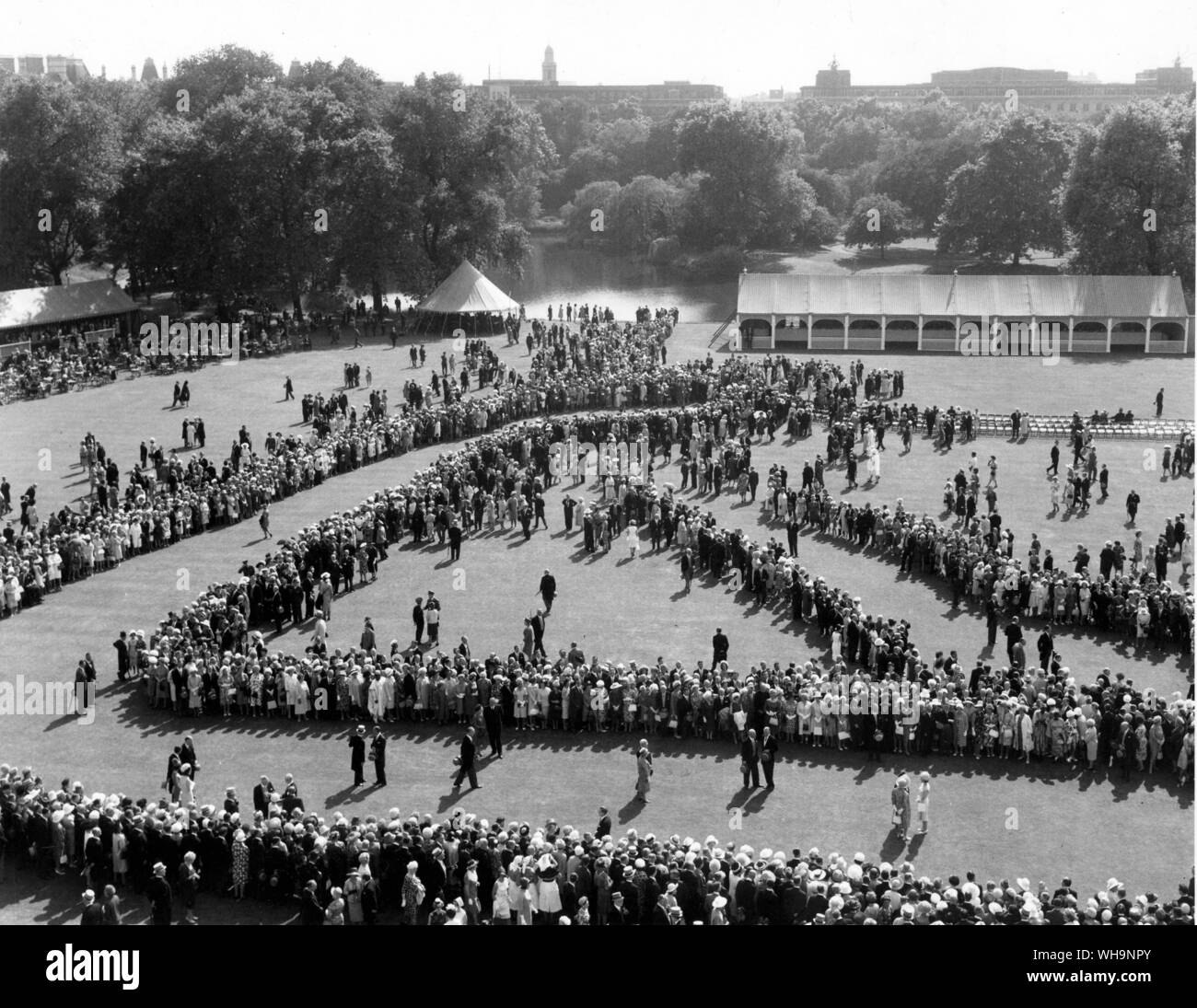 15 Juillet 1964 : les jardins de Buckingham Palace où la Reine et le duc d'Édimbourg a donné une partie de l'après-midi. Banque D'Images