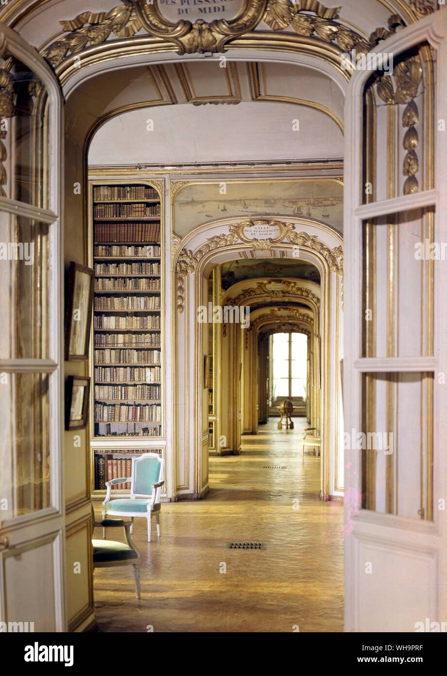 La bibliothèque de Versailles, anciennement Choiseul le Ministère français des Affaires étrangères, construit par Jean-Baptiste Berthier, le père du général BerthArchways. Banque D'Images