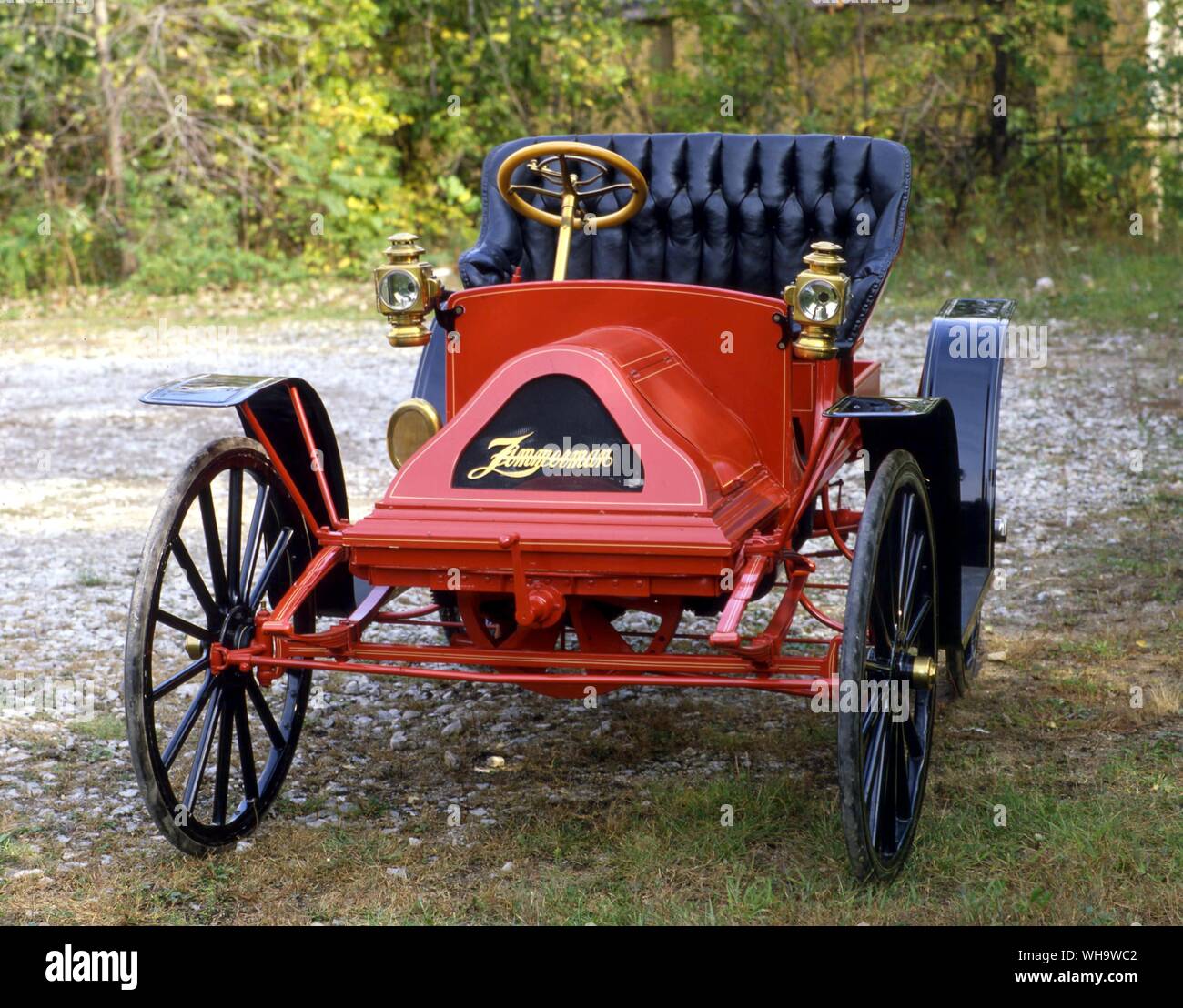 Zimmerman 1908 Modèle B Runabout, typique de la haute-roues voitures conçues pour les routes américaines. Banque D'Images