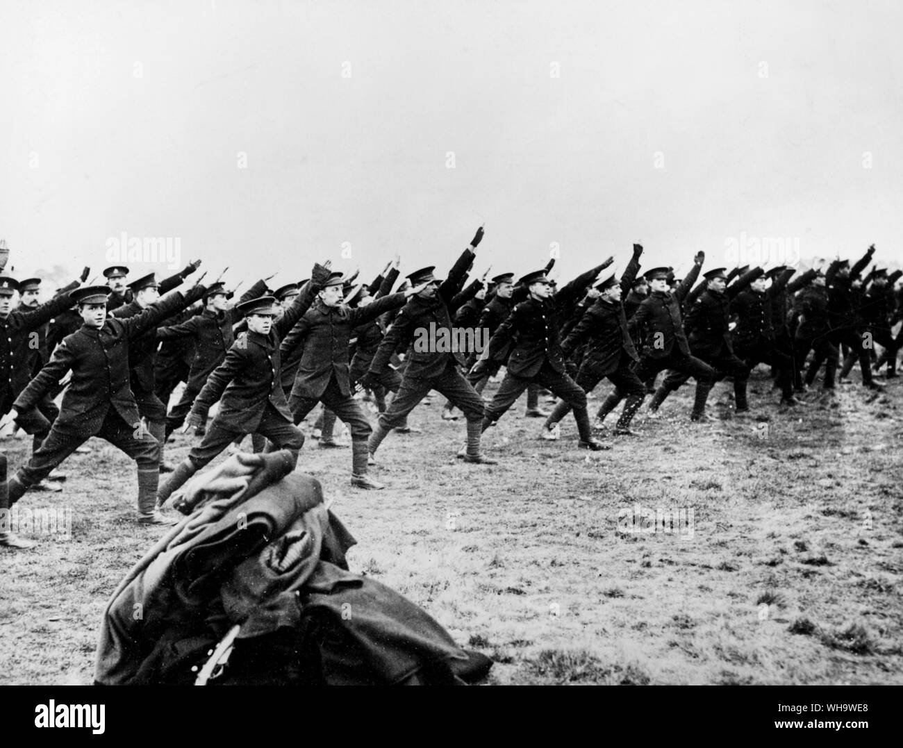 WW1 Général : l'armée de Kitchener dans la formation. 1915 Banque D'Images