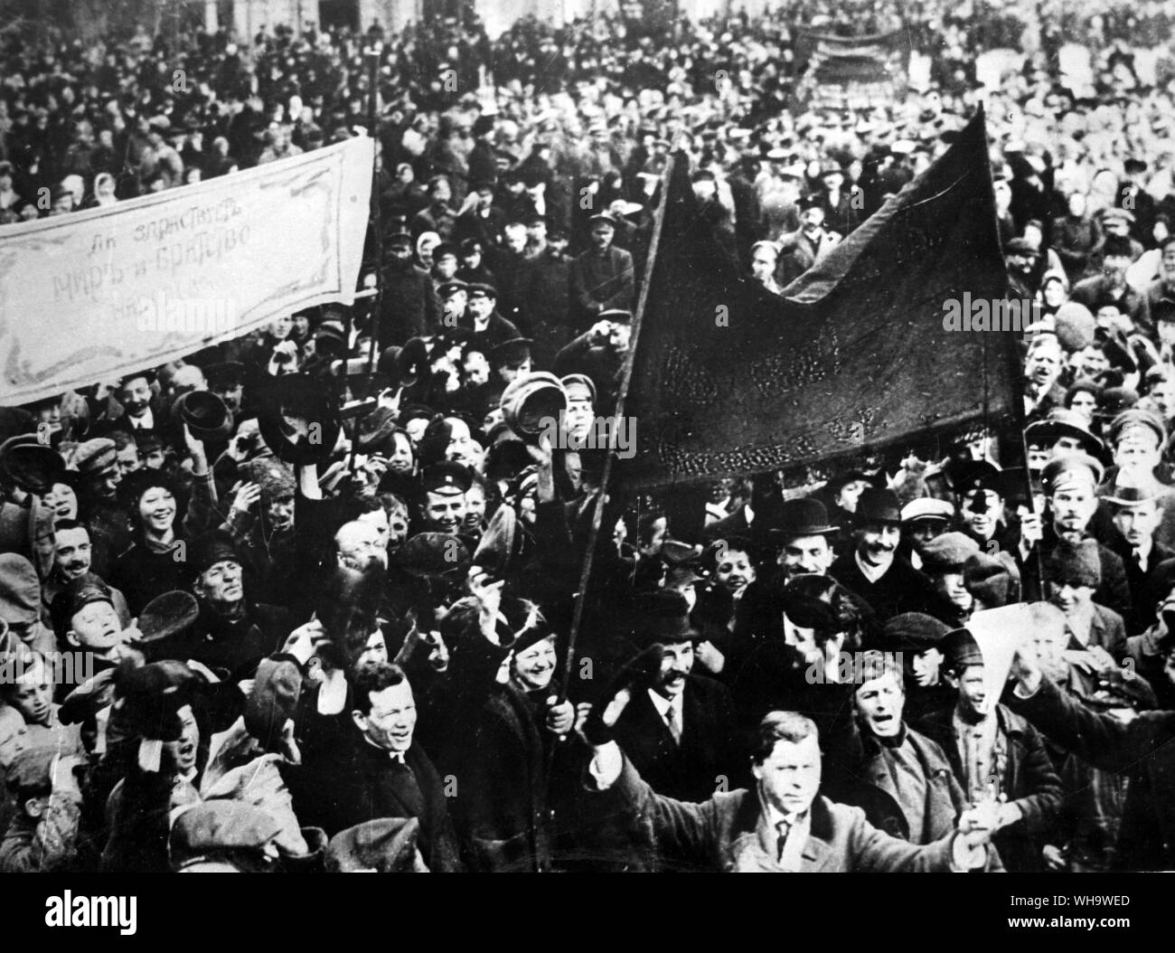 WW1 : Pétrograd, la Russie. L'une des premières manifestations juste après le régime du tsar avait été aboli. 1917. Banque D'Images