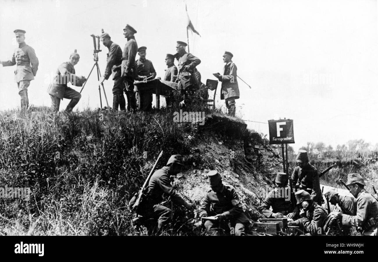 WW1/ siège à la bataille de S. E. le général F. von ci-dessous sur le front de l'Ouest. Dans le champ Note téléphoniste forefround. Banque D'Images