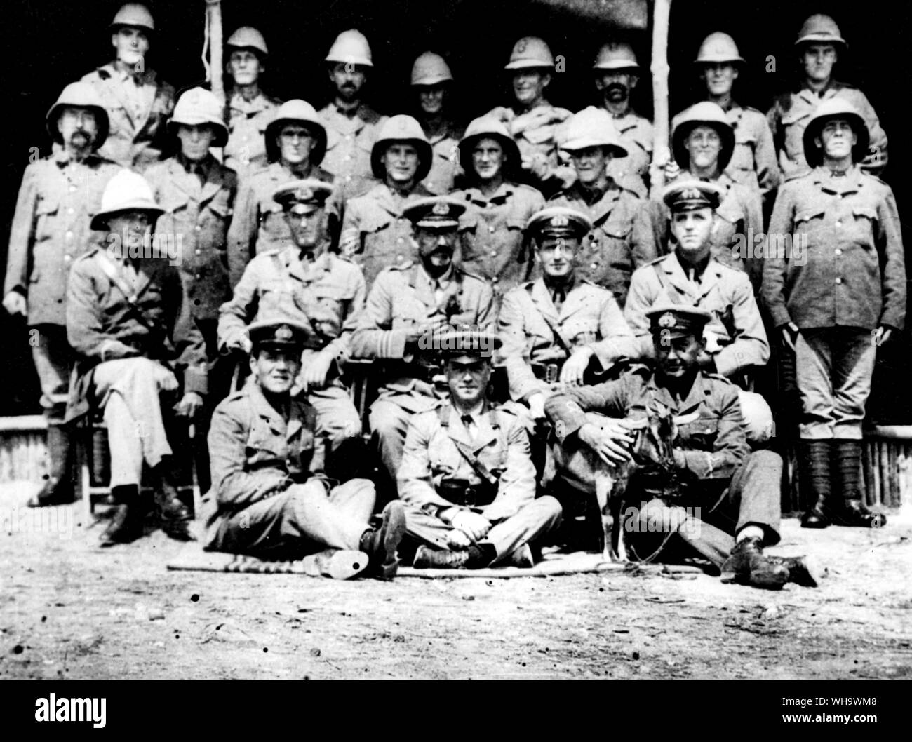 WW1 : Groupe de l'Afrique, de l'expédition navale de 1915 à l'exception de l'ing. Liuet Cross, qui a pris la photo, des sous. Le Lieut. Tyrer, E.R.A. Berry et A.B. Behenna. Banque D'Images