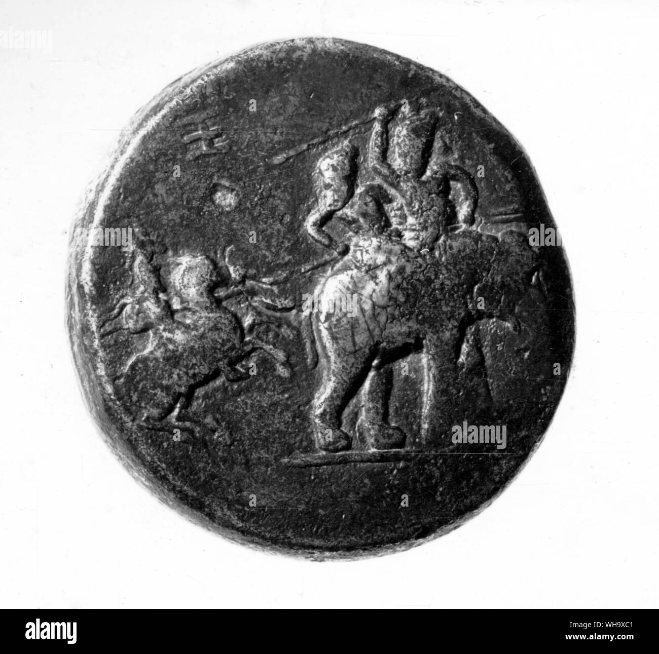 Une pièce de monnaie commémorative de l'expédition d'Alexandre au Pendjab et son defet de Porus. Casque d'Alexandre est modelé sur le couvre-chef royal perse, l'kyrbasia ont atteint un sommet, avec plume ajoutée Banque D'Images