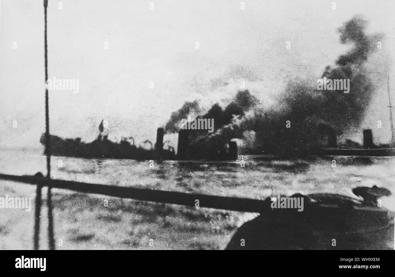 WW1 : allemand mouilleur, Konigin Luise naufrage, après avoir été attaqué par des tirs. 14 août 1914. Banque D'Images