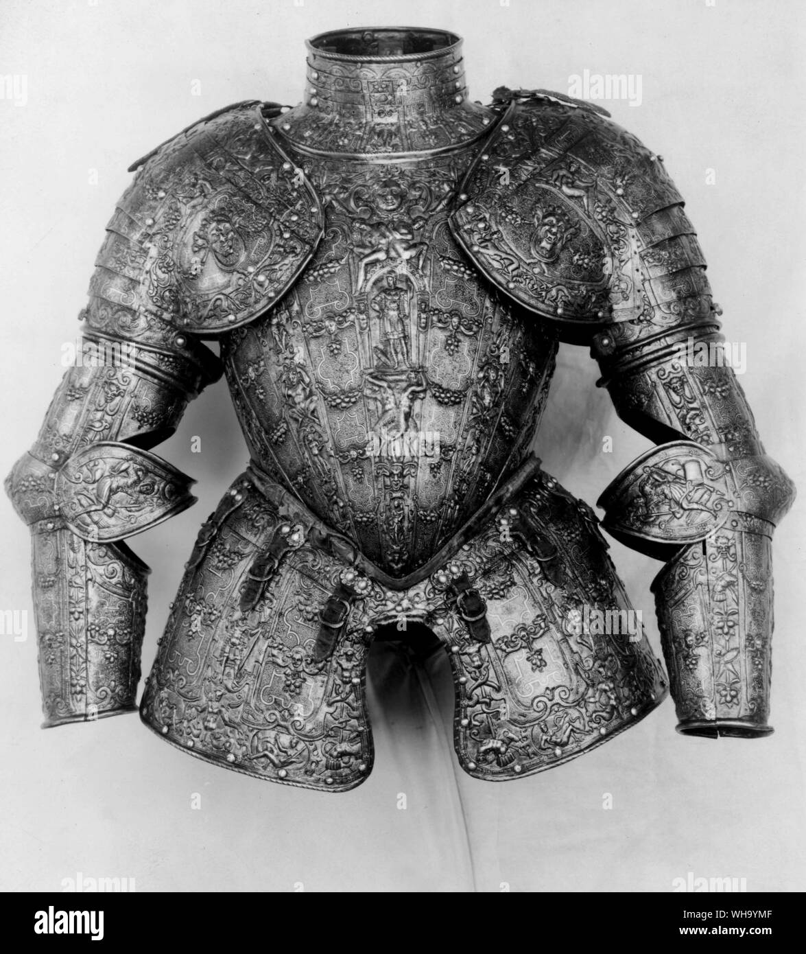 Armure du 16ème siècle. La moitié suit de pageant armor. Par Lucio Piccinino gaufré de Milan, c.1590. Banque D'Images