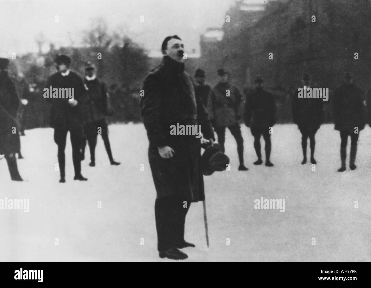 Un agitateur politique inconnu, Adolf Hitler parle sur un coin de rue de Munich. Banque D'Images