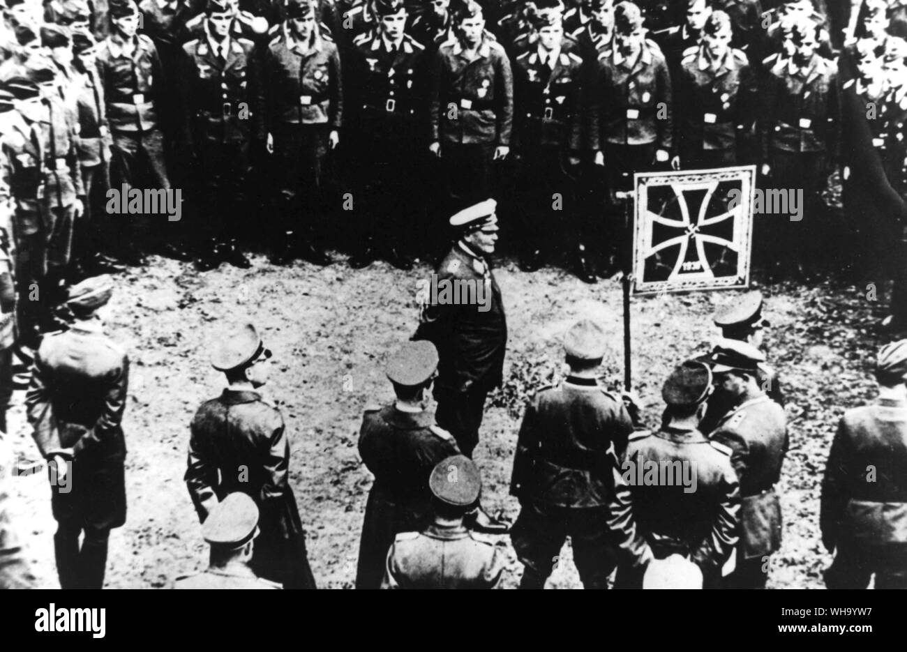 WW2/ Allemagne : Goering en donnant des instructions de dernière minute à l'air de l'équipage qui sont sur le point d'Angleterre raid. Septembre 1940. Banque D'Images