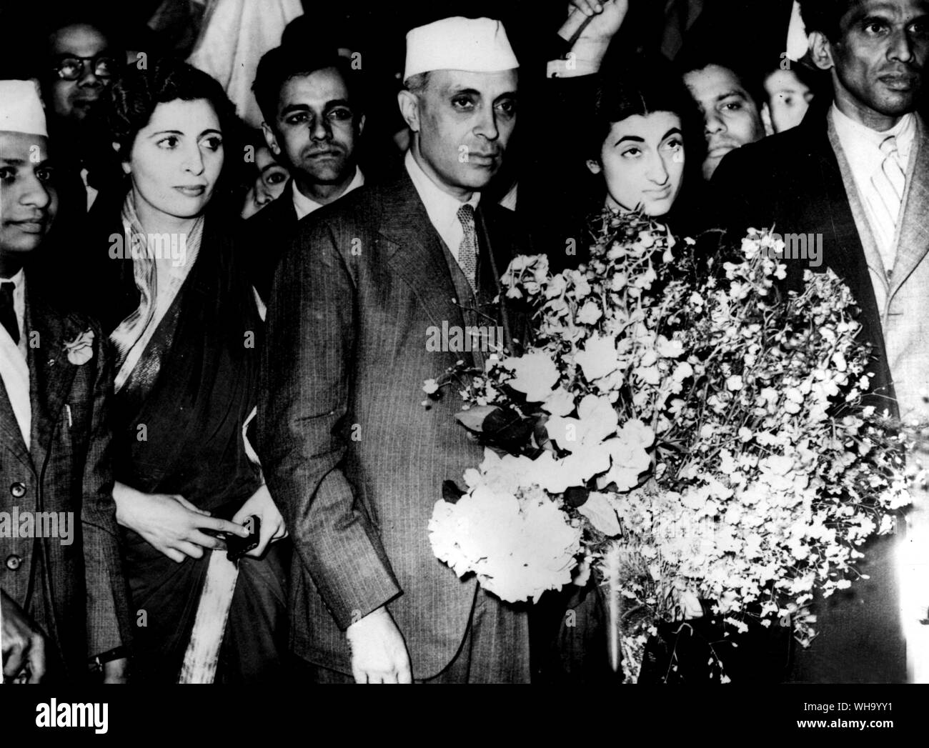 Jawarharwal Nehru à Londres, juin1938. L'ancien président du Parti du Congrès indien. Il discutera de l'actuelle situation de l'Inde avec les hommes politiques et n'est vu ici avec sa fille, Indira. Banque D'Images