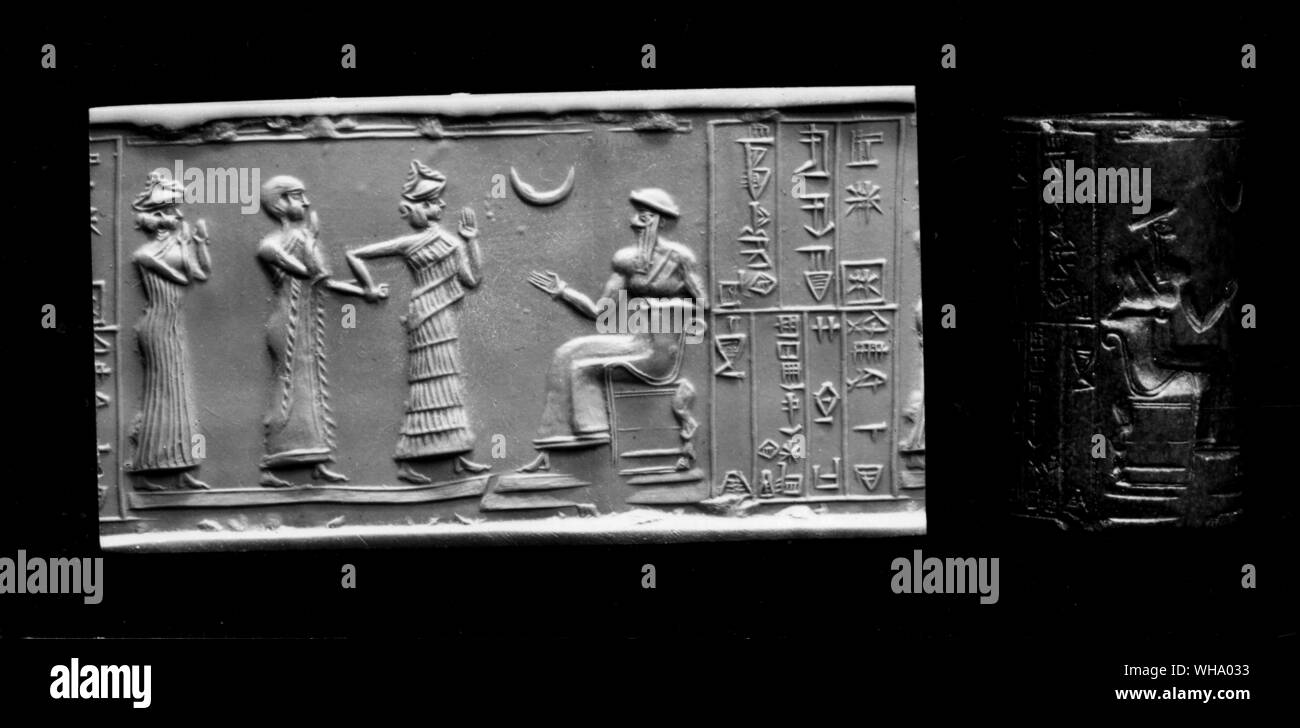 Sceau sumérien fom c.2050 BC, montrant un Dieu bienveillant donnant sa bénédiction à un adorateur qui lui a été présenté par deux déesses. Banque D'Images