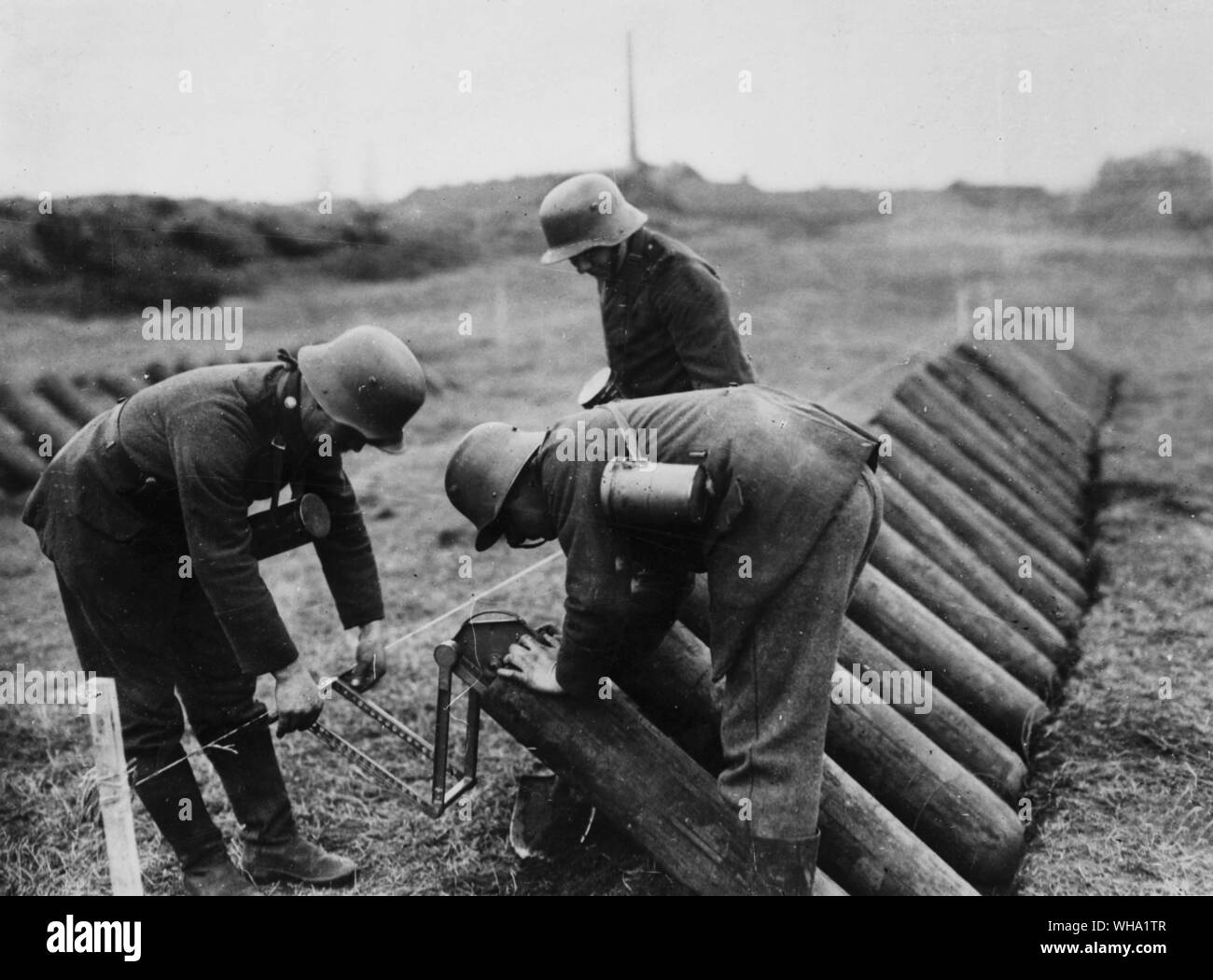 WW1 : pionniers allemands de gaz pose de projecteurs. Banque D'Images
