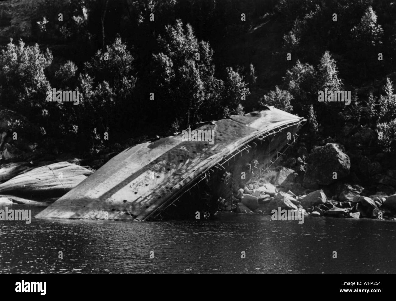 WW2 : destroyer allemand Georg Thiele (SS) sabordé en Rombaks Silovika Fjord off, après la deuxième bataille de Narvik, le 13 avril 1940. Banque D'Images