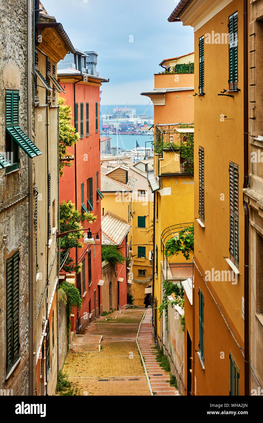 Vieille rue étroite à Genoa city, Italie Banque D'Images