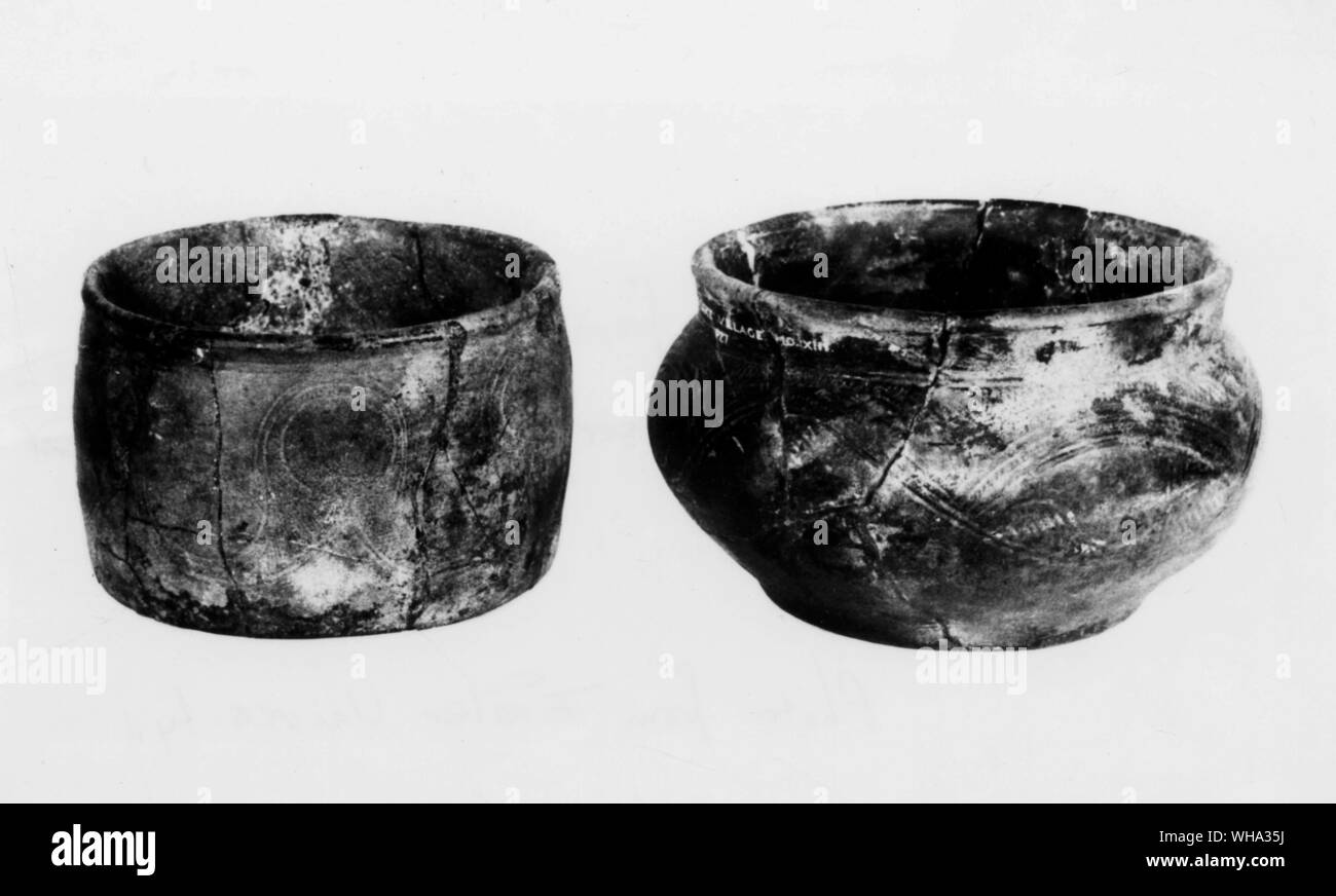 Pots de l'âge du fer d'un simple village lacustre avec motif incisé 1-2 siècle A.D. Banque D'Images