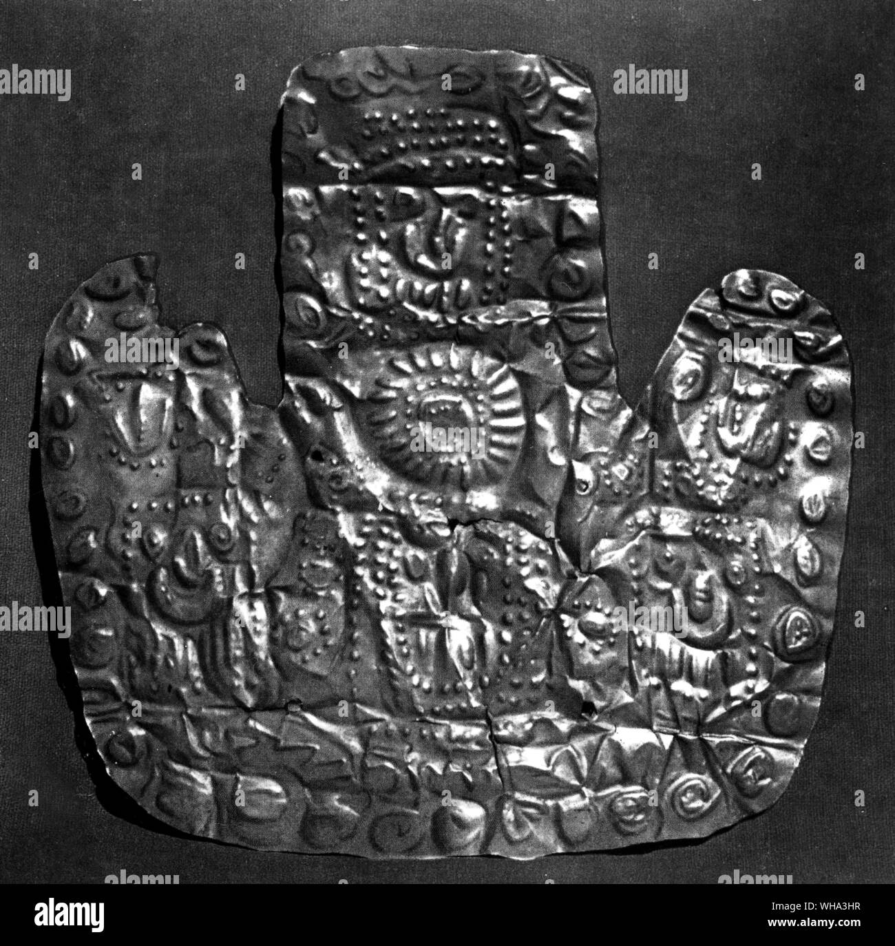 La plaque d'or en forme de tumi, période inca, entre 14e et 16e siècles. La hauteur est 7,75 pouces ou 19,5 cm. Banque D'Images