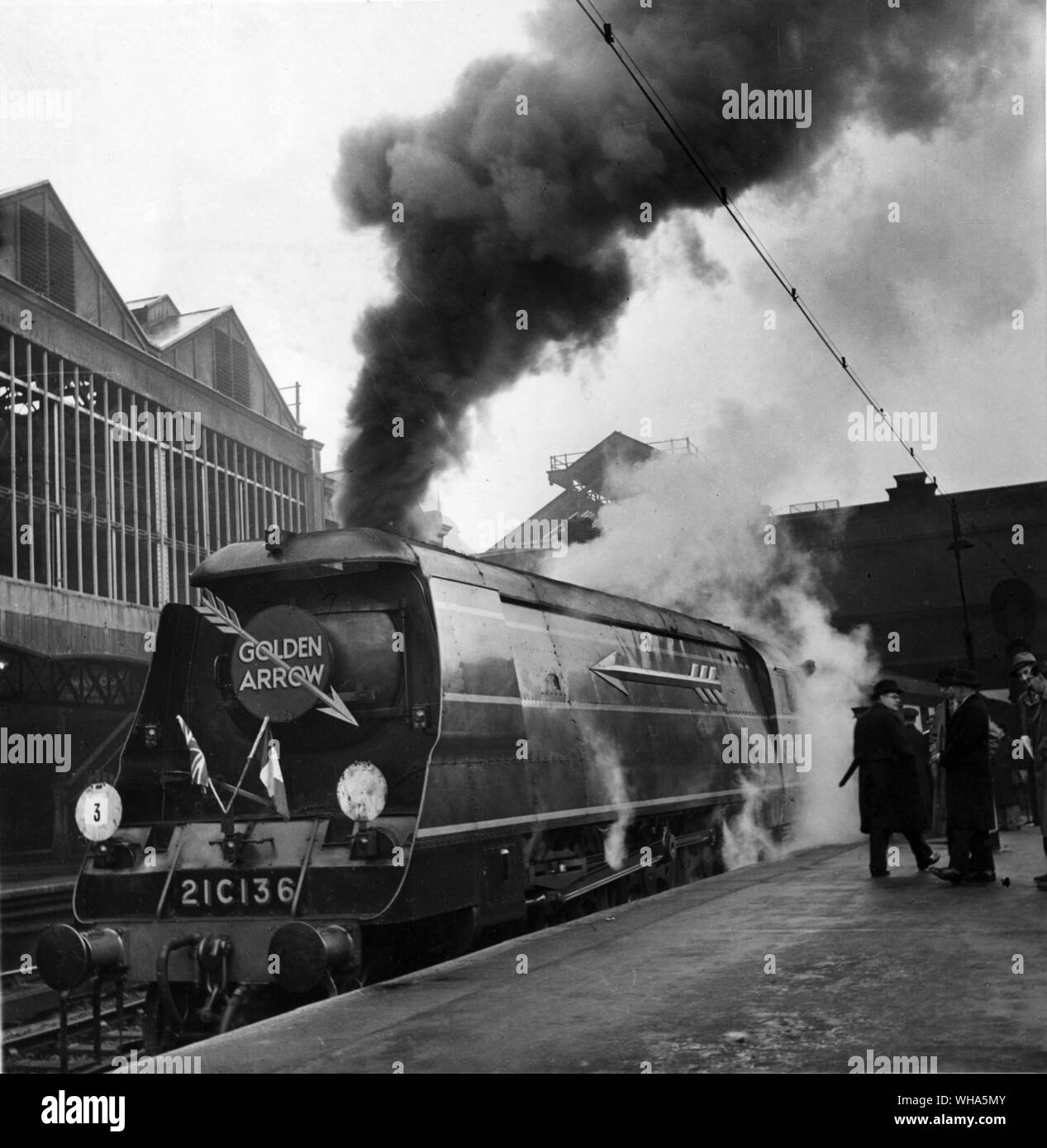 Flèche d'or. Train à vapeur Banque D'Images