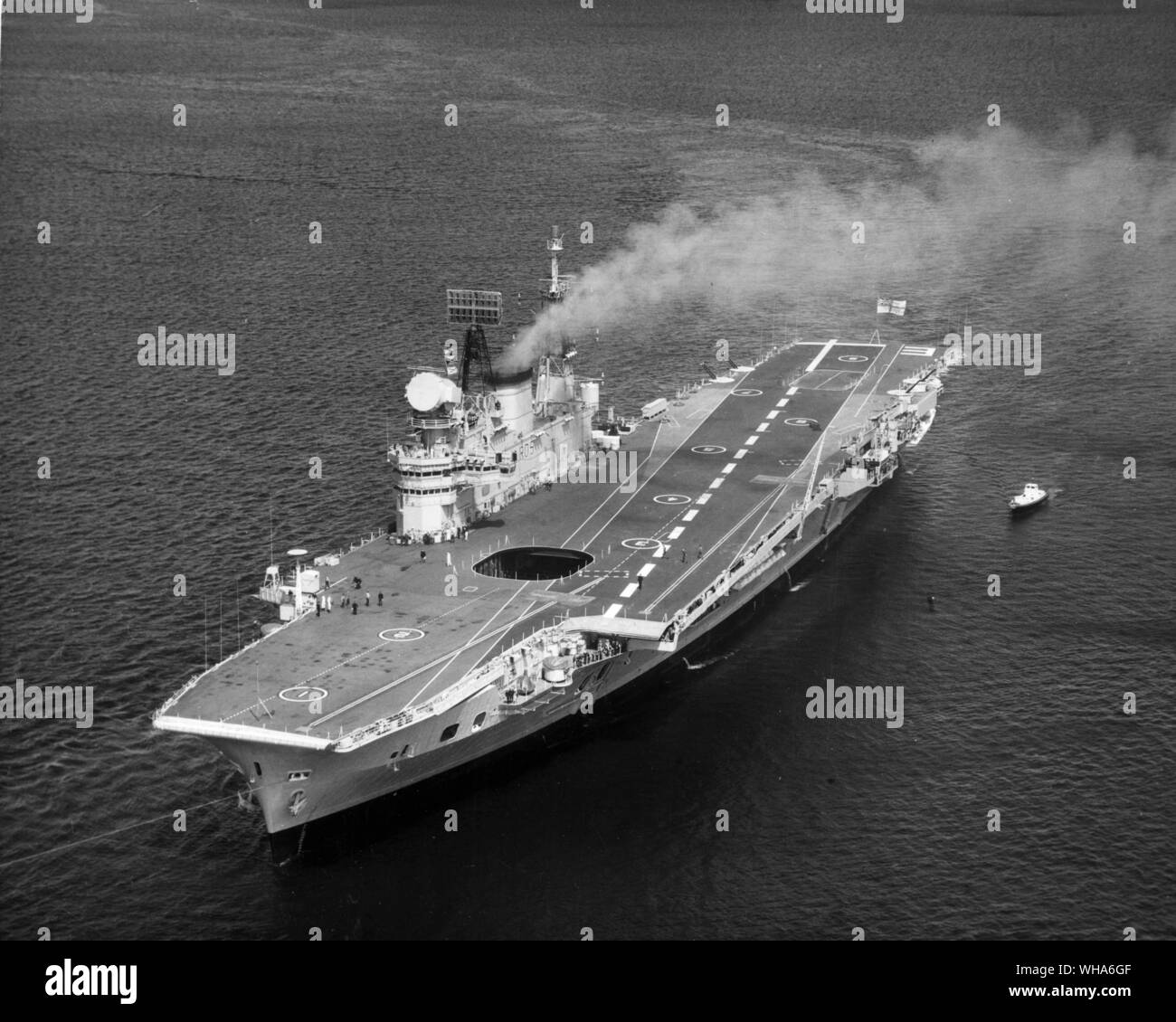 Le HMS Eagle va aux essais en mer Banque D'Images