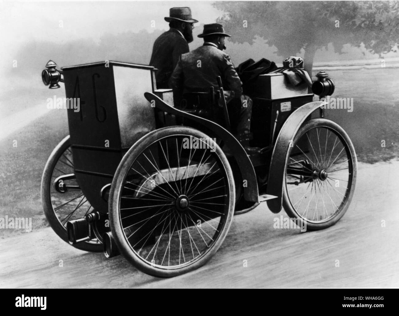 1895 L'Eclair. La première voiture à être montés sur pneumatiques dans la course Paris Bordeaux Paris et conduit par Edouard et André Michelin. Banque D'Images