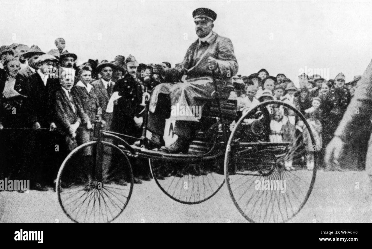 Karl Benz dans son tricycle à moteur 1883 Banque D'Images