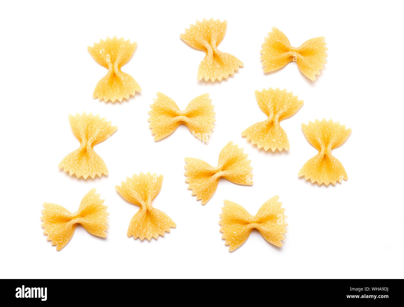 Les pâtes italiennes, pâtes italiennes brut isolé sur fond blanc Banque D'Images