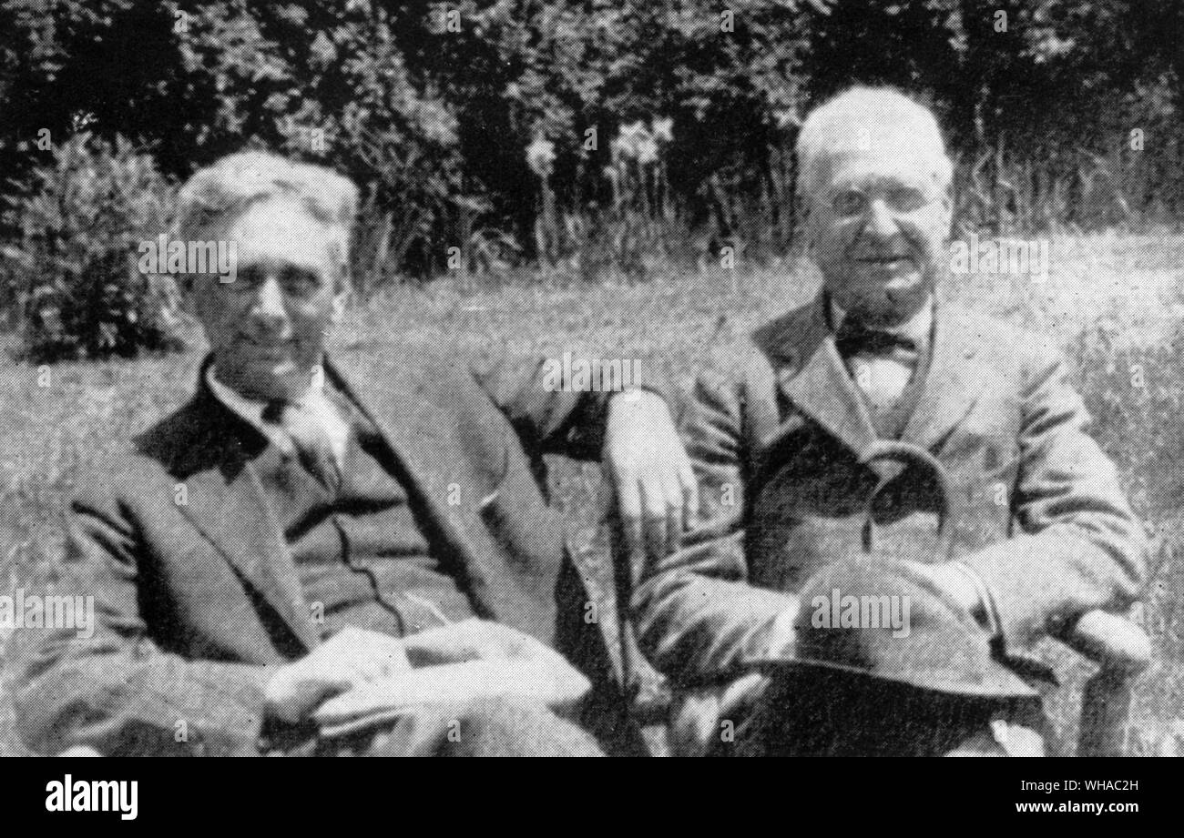 Louis D. Brandeis avec son frère Alfred sur sa dernière visite à Louisville Mai 1922. Louis Brandeis est né à Louisville, Kentucky en 1856 dans une famille juive de tolérant et rituels chrétiens. Plus tard dans la vie pourraient être Brandeis mieux décrite comme une Secular-humanist. Bien qu'il a terminé ses études secondaires en Allemagne, il retourne aux États-Unis où il a étudié le droit à Harvard. Après son installation à Boston, Brandeis est devenu un excellent avocat passer une bonne partie de son temps à la poursuite de cas avec une volonté politique tordues. En particulier, il a apprécié le représentant des petites entreprises contre giant Banque D'Images