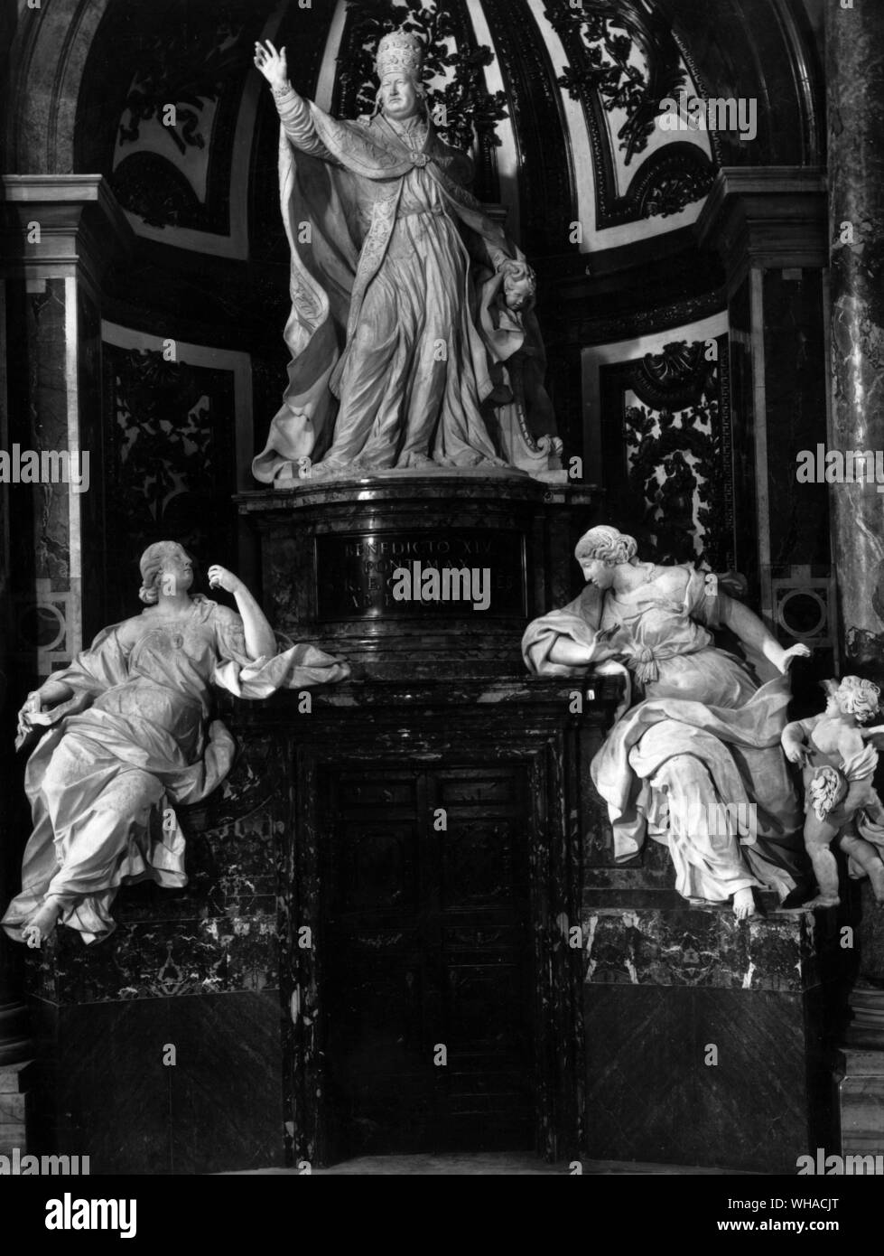Pietro Bracci. Tombeau du Pape Benoît XIV 1759-79. St Peters Rome. Banque D'Images