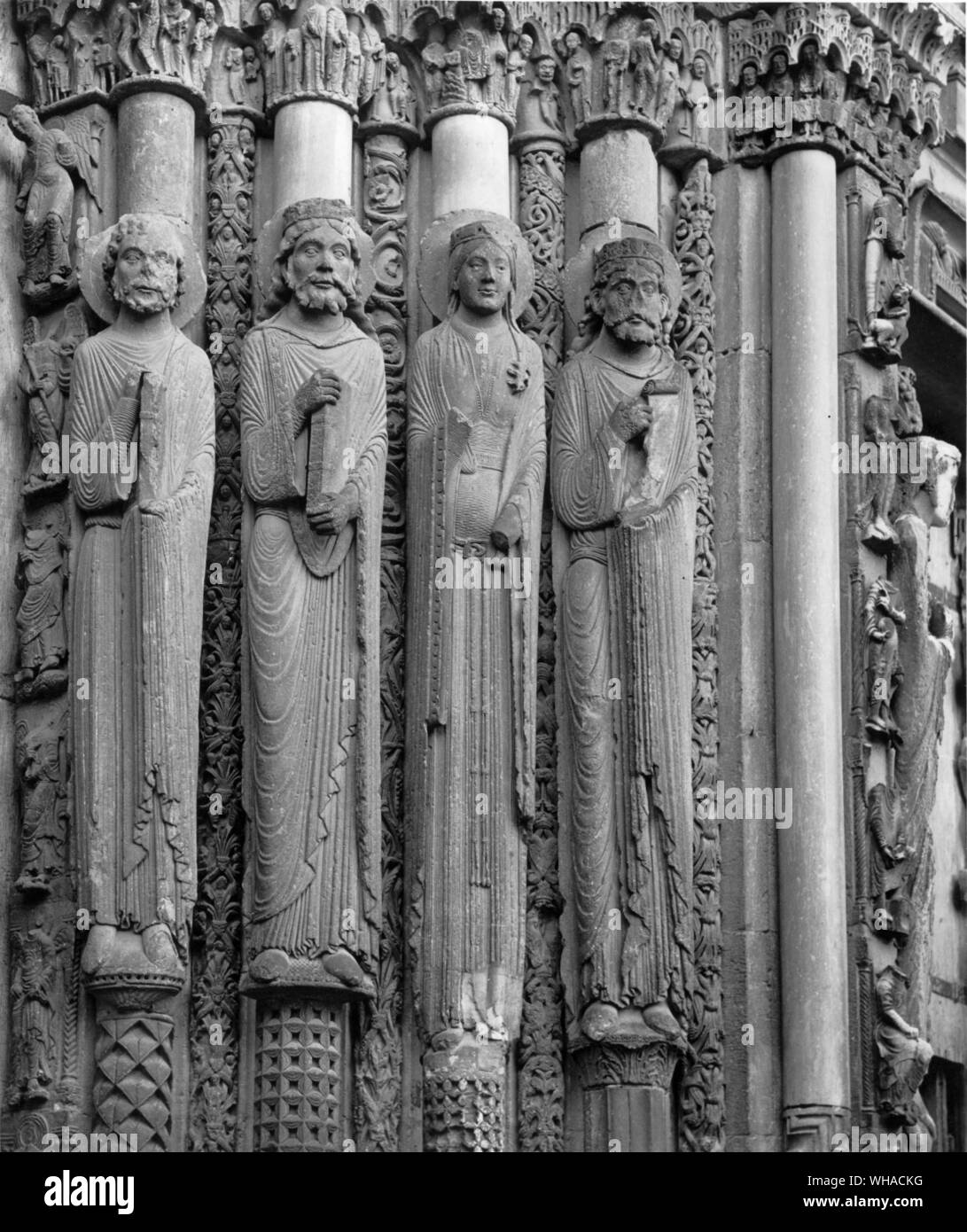 Statues colonne c 1150-55. La cathédrale de Chartres Banque D'Images
