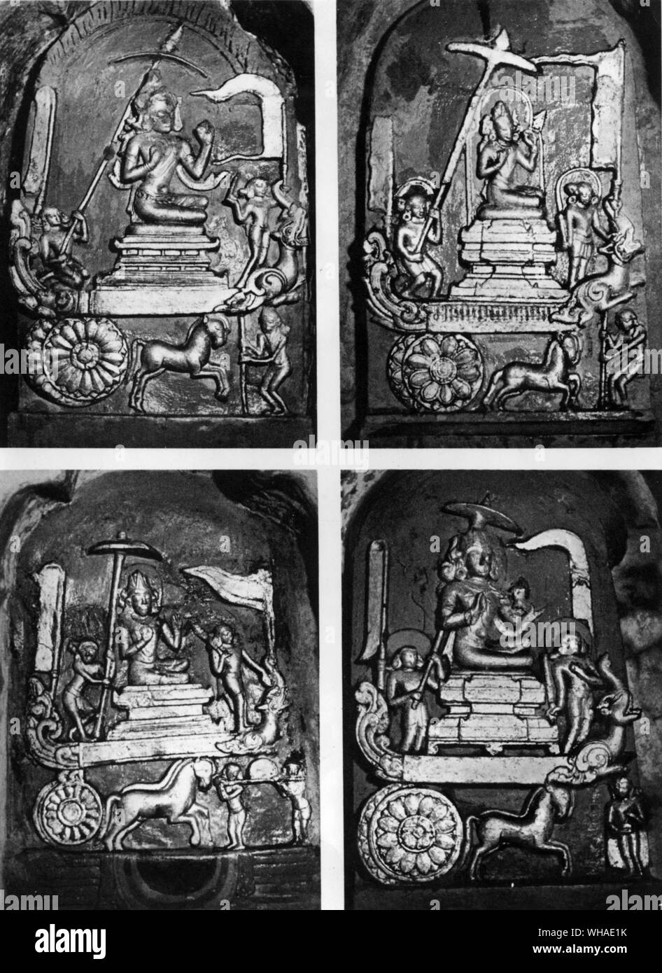 Le bodhisattva païenne maintenant grandi les lecteurs 4 fois dans le parc et dispose de 4 rencontres, la terre cuite et les stèles doré de Pagan. 11e siècle Banque D'Images