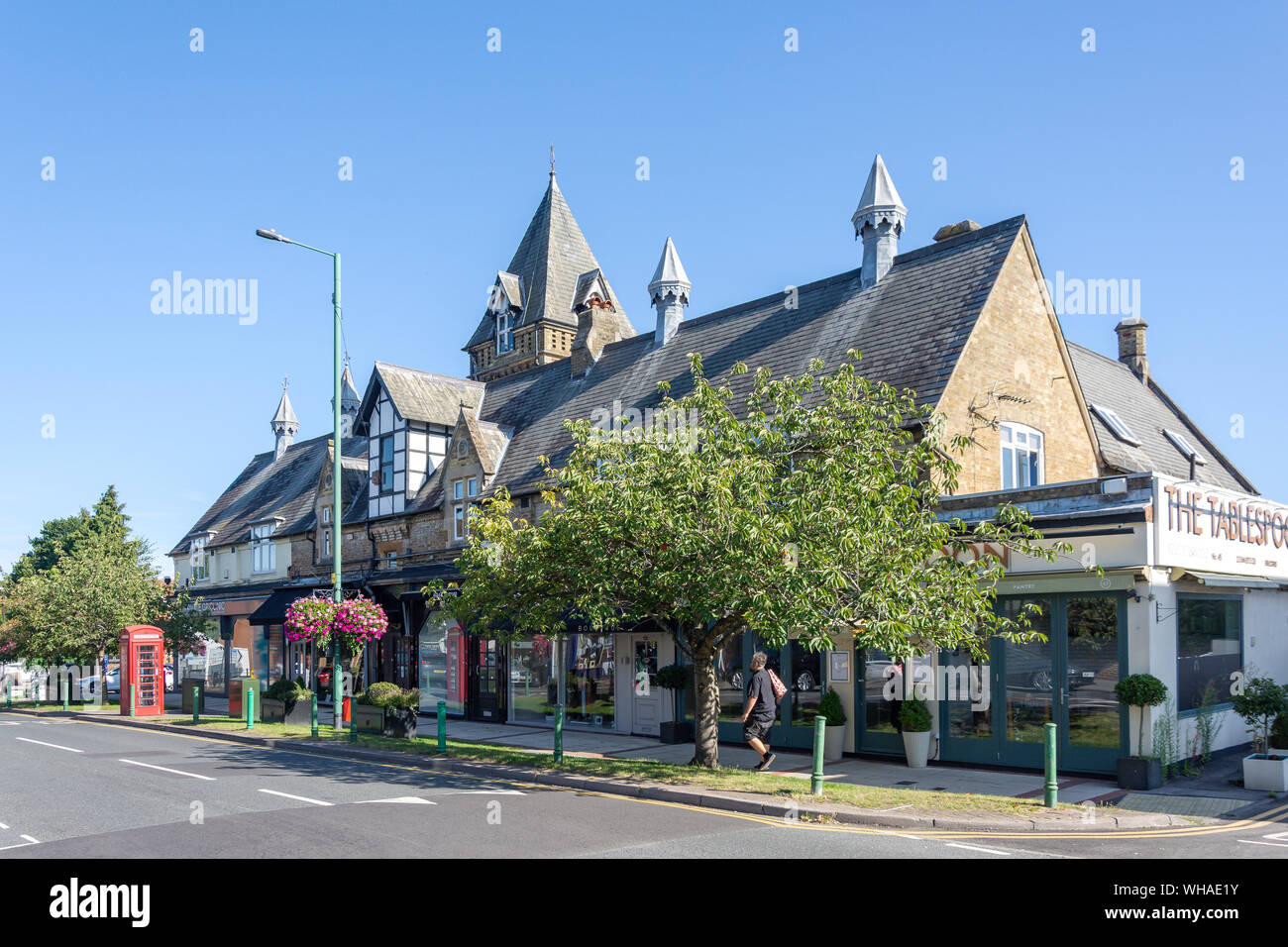 Village tous commerces, Chobham Road, Sunningdale, Berkshire, Angleterre, Royaume-Uni Banque D'Images