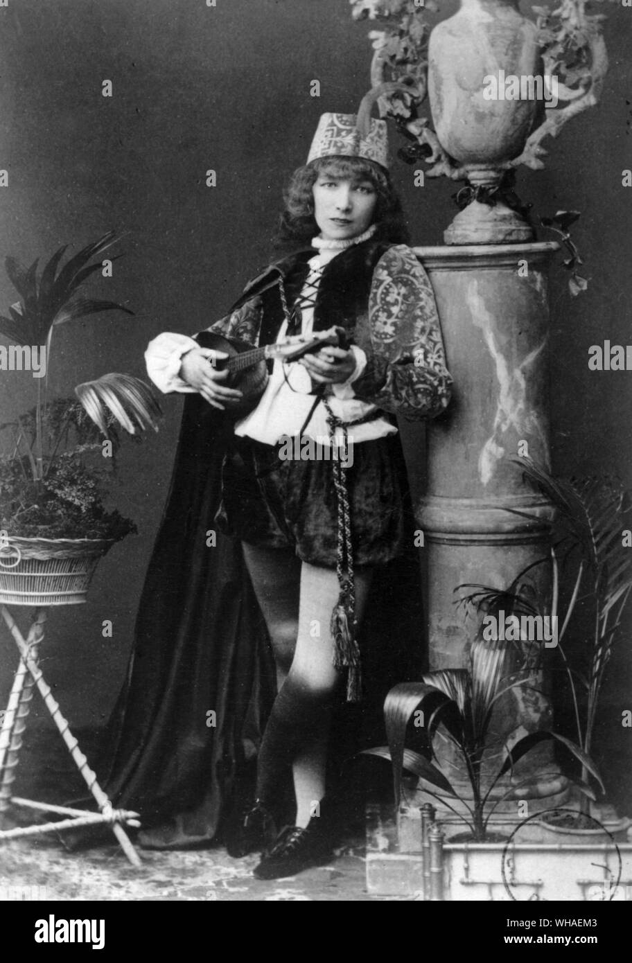 Sarah Bernhardt comme Zanetto dans Francois Coppee's play Le Passant 1869 Banque D'Images