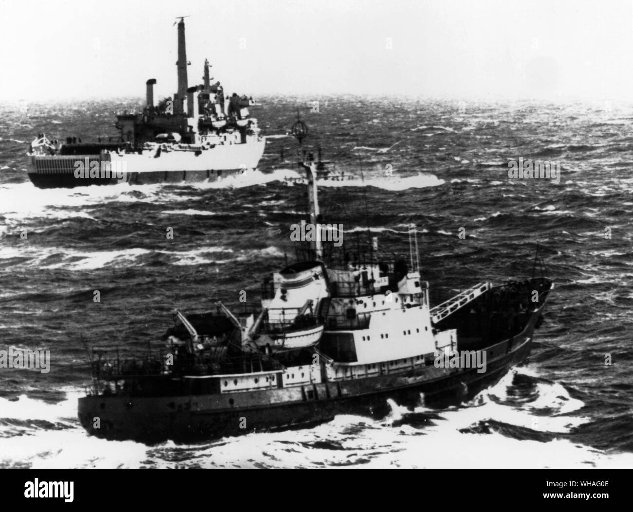 La Direction des communications du KGB est responsable de l'observation tous les exercices de l'OTAN et marines occidentales. Collecte de renseignements soviétique sont généralement les navires chalutiers mais déguisé en donnent eux-mêmes à l'écart comme ils sont couverts d'antennes radio et l'équipement radar Banque D'Images