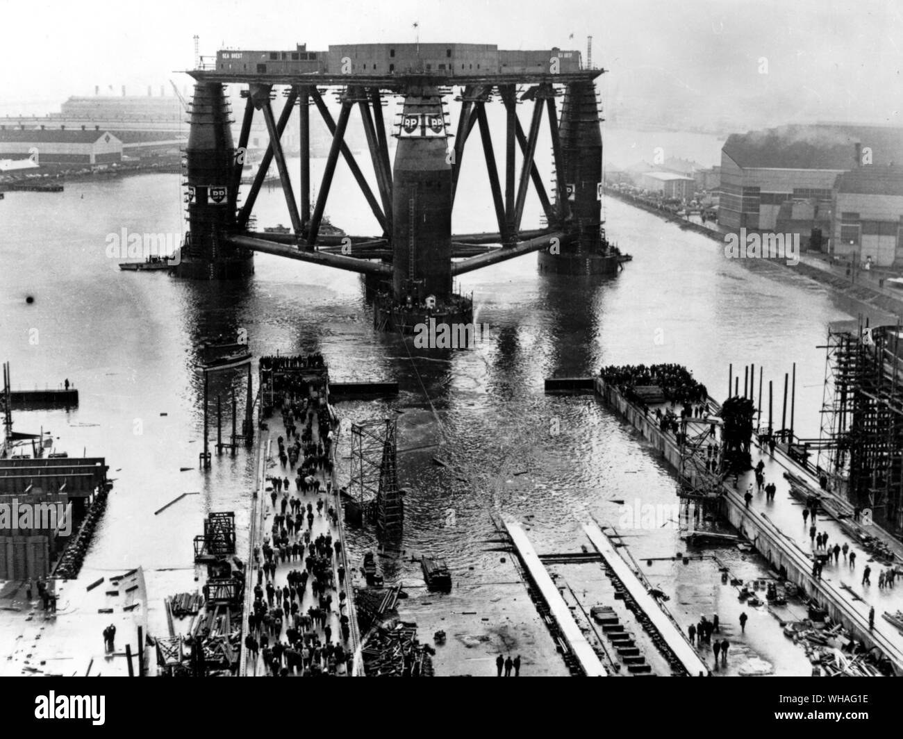 Bourse de recherche de la mer, plate-forme de forage semi-submersible de BP de Harland and Wolff de Belfast du chantier naval sur la 7e janvier 1966 Banque D'Images