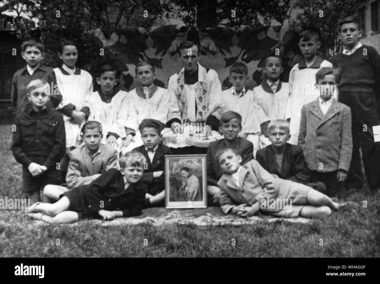 Le Pape Jean Paul II . Karol Wojtyla comme vicaire avec servants Banque D'Images Le Pape Jean Paul II . Karol Wojtyla comme vicaire avec servants Banque D'Images