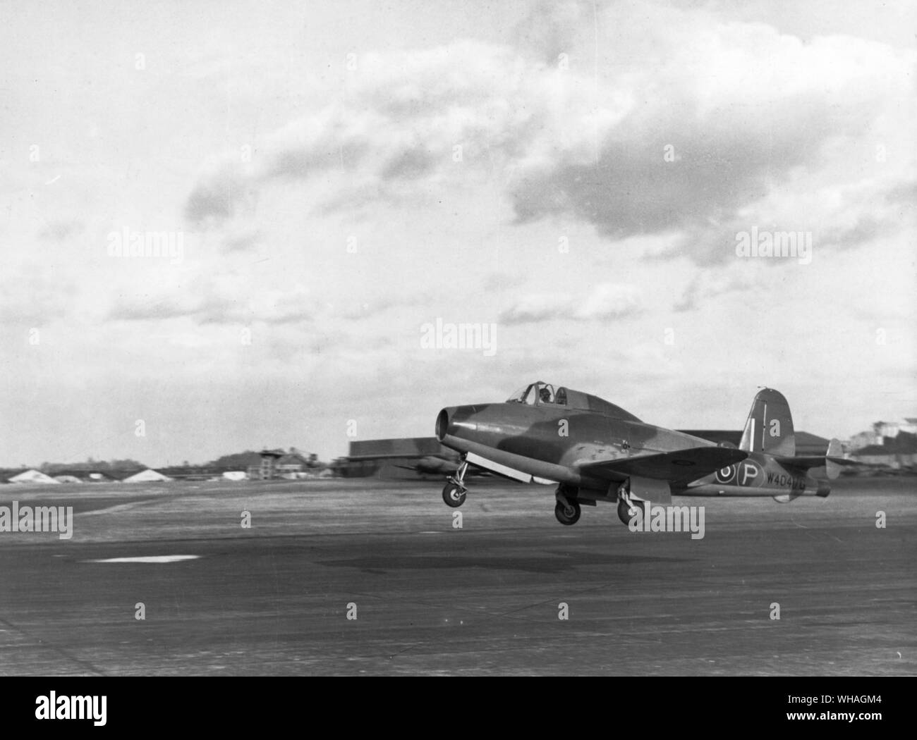 Gloster E28/29 jet avion au décollage. Le chef d'Escadron pilote J Moloney à Farnborough 26 Janvier 1945 Banque D'Images