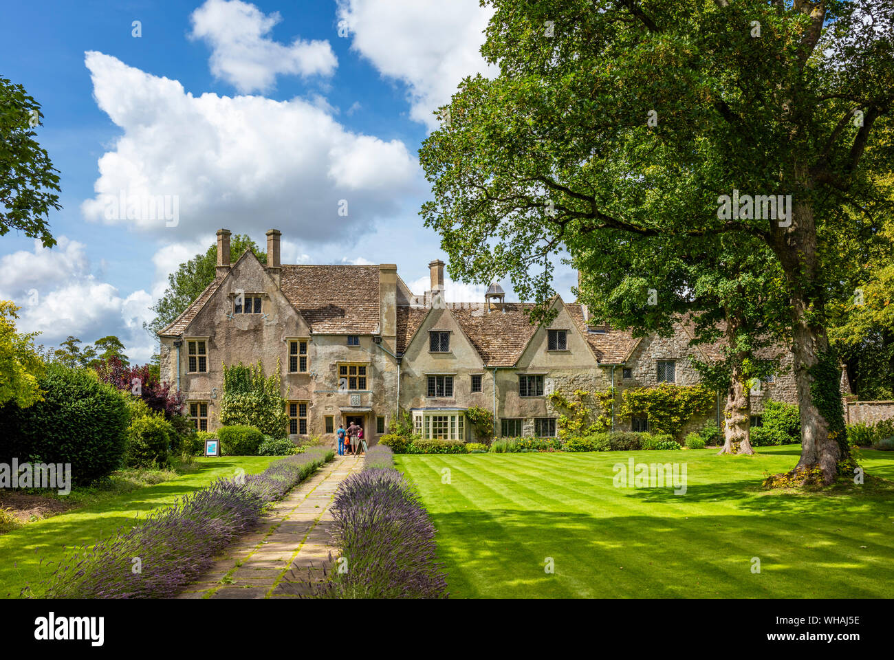 Avebury Manor House manoir classé Grade I dans le joli village d'Avebury Wiltshire England UK GO Europe Banque D'Images