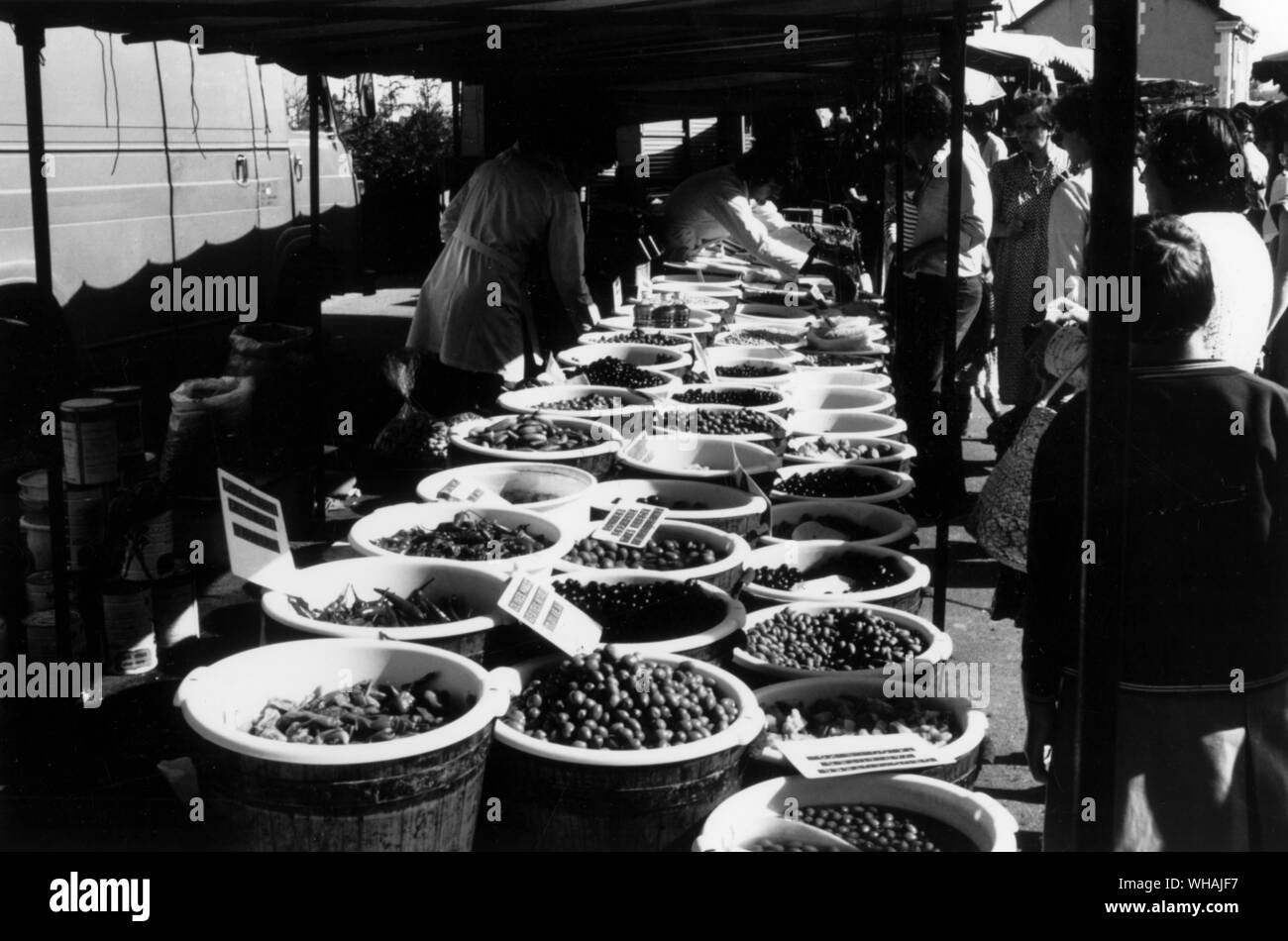 Olives pour la vente au marché d'Amboise Banque D'Images