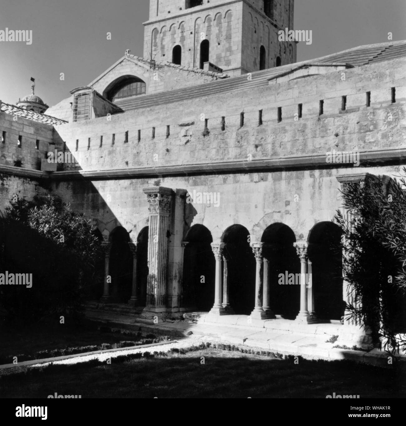 Arles. Cloître St Trophime Banque D'Images