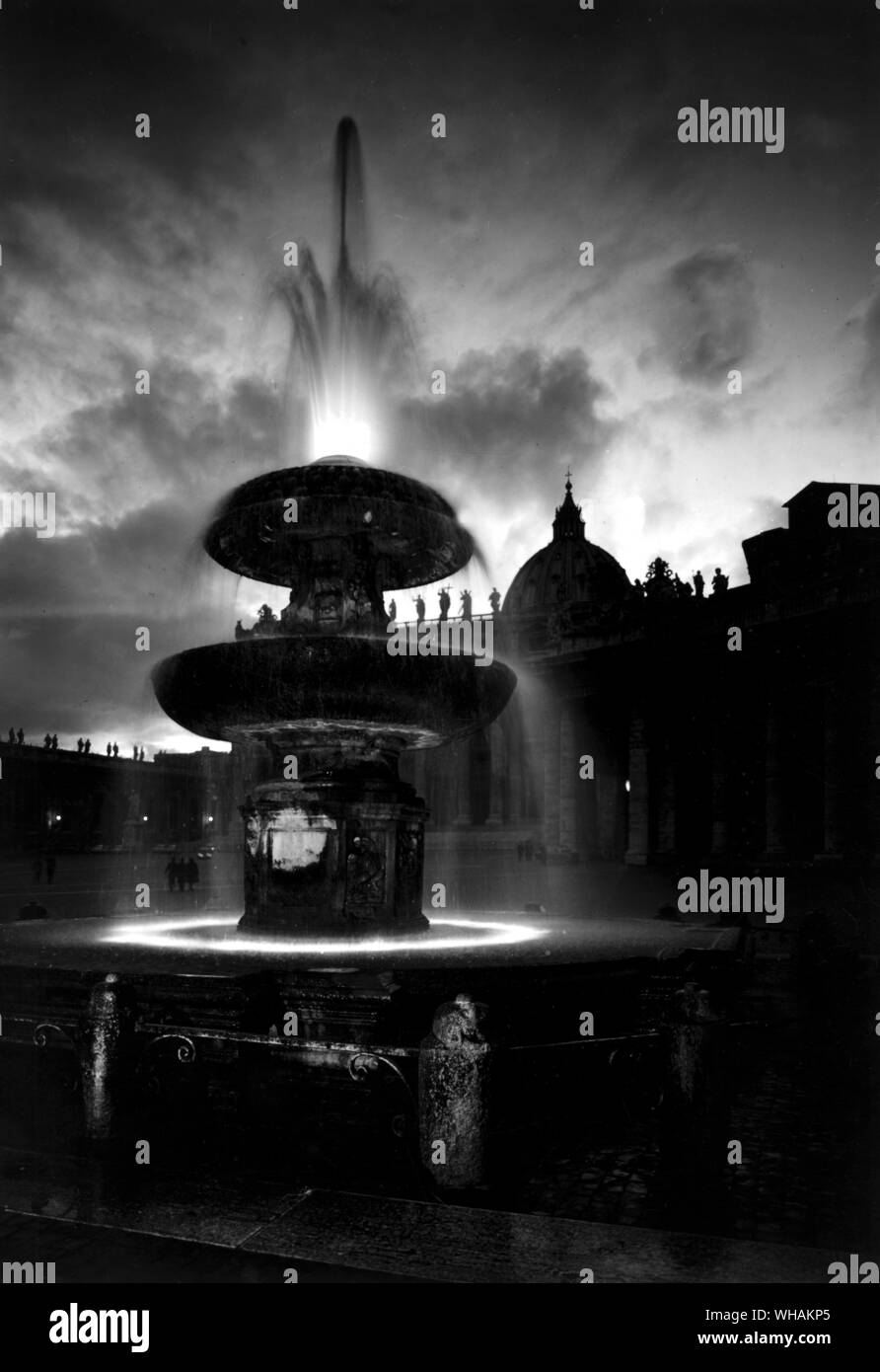 Fontaine à St Peters Piazza Banque D'Images