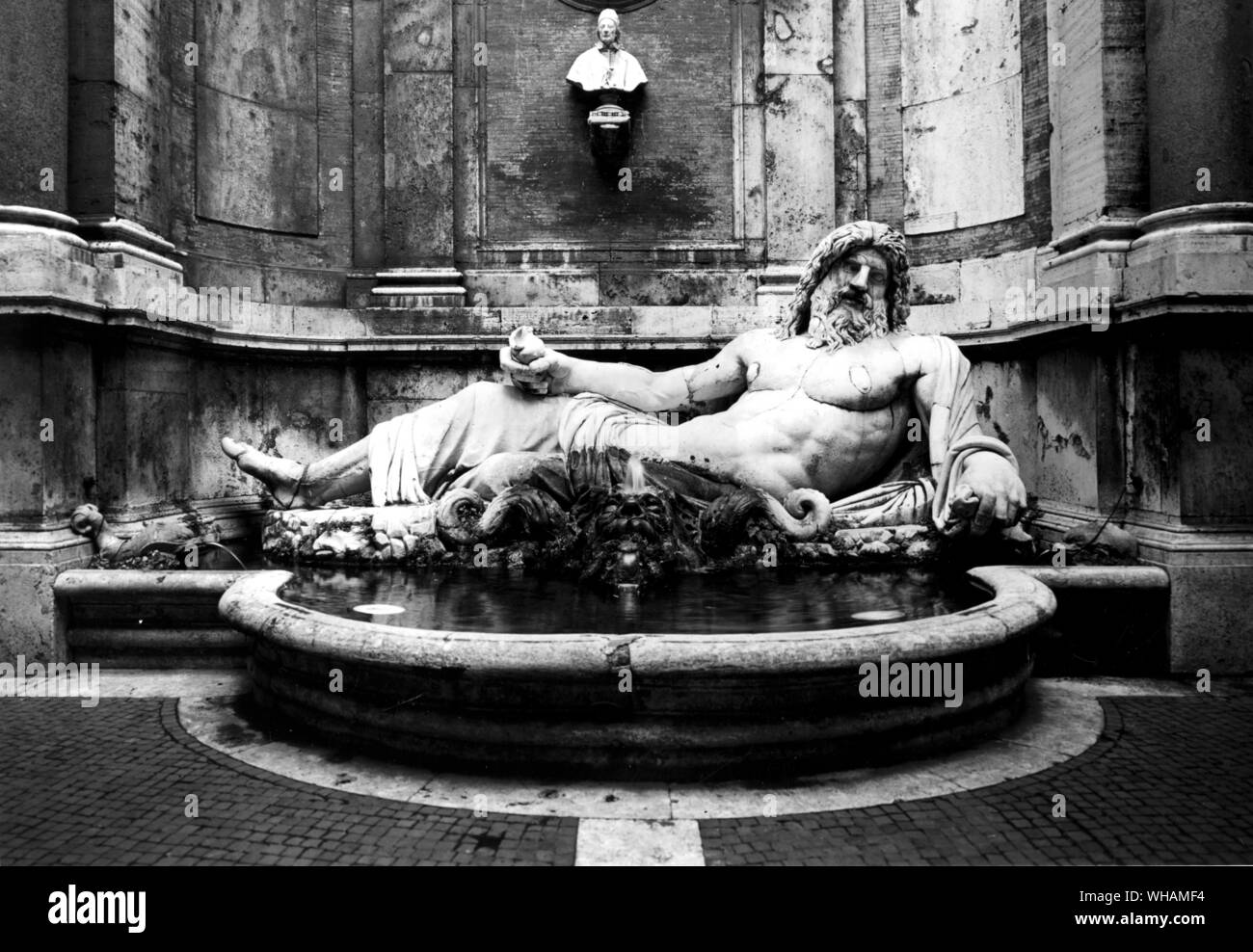 Fontaine de Marforio dans la cour de la Musée Capitolin Banque D'Images