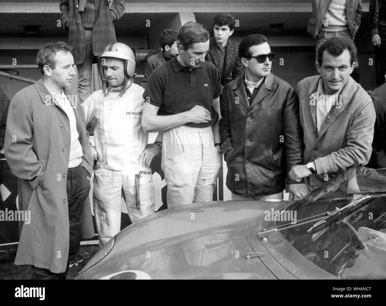 L'équipe Ferrari. John Surtees. Lodovico Scarfiotti Banque D'Images