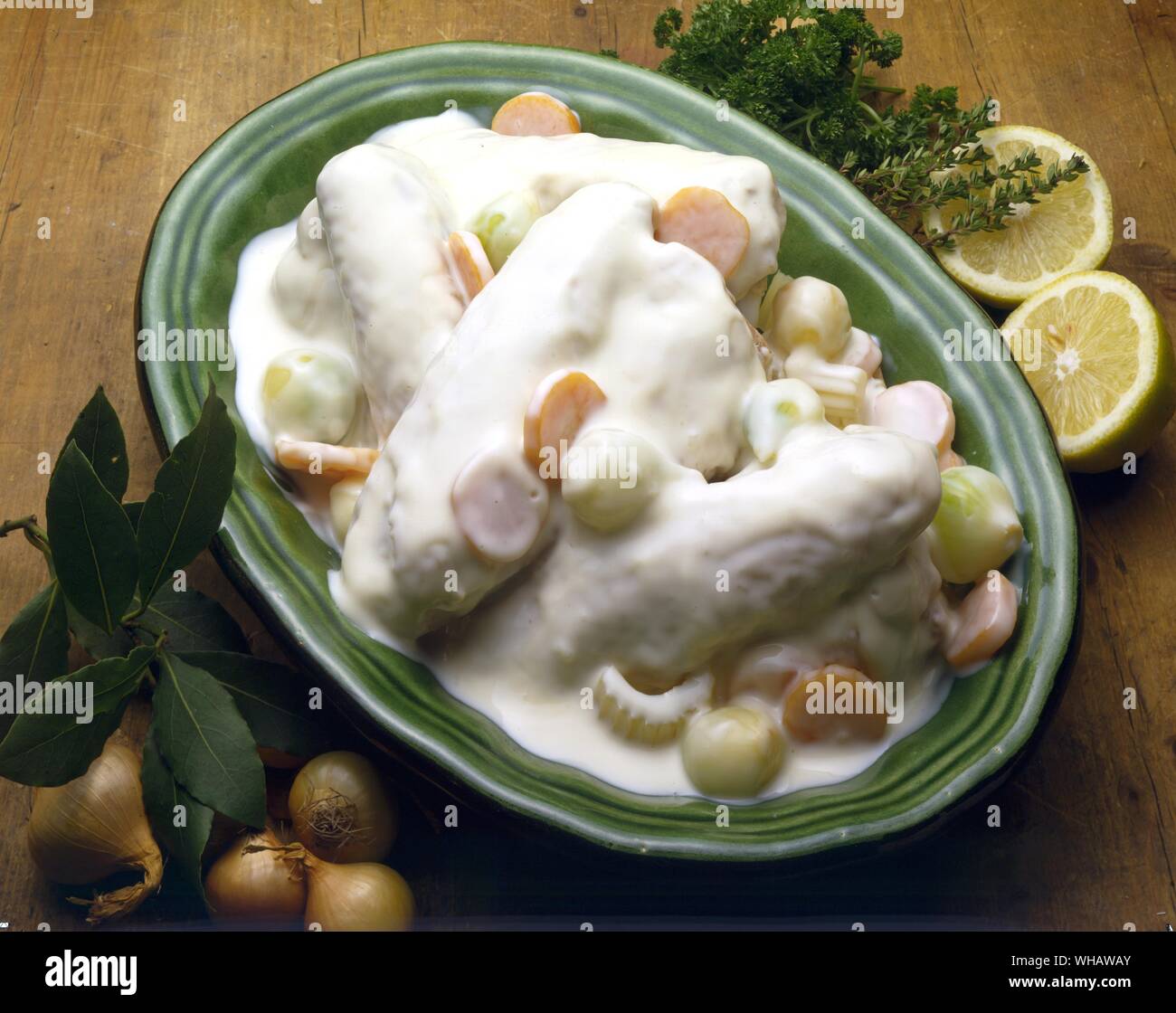 Resto italien par Robin Howe. . Ali Di Tacchino Dans Fricassea.. Fricassée d'ailes de la Turquie. Banque D'Images