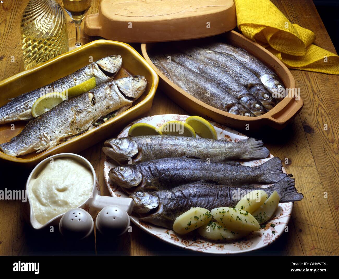 Resto italien par Robin Howe. . En haut à gauche à droite.. Cefalo Ripieno.. Struffed mulet.. . Torte Dans Mattone.. La truite dans un Brick de poisson.. . Bas.. Trote Lessa Tous'aglio. La truite à la sauce à l'ail. Banque D'Images
