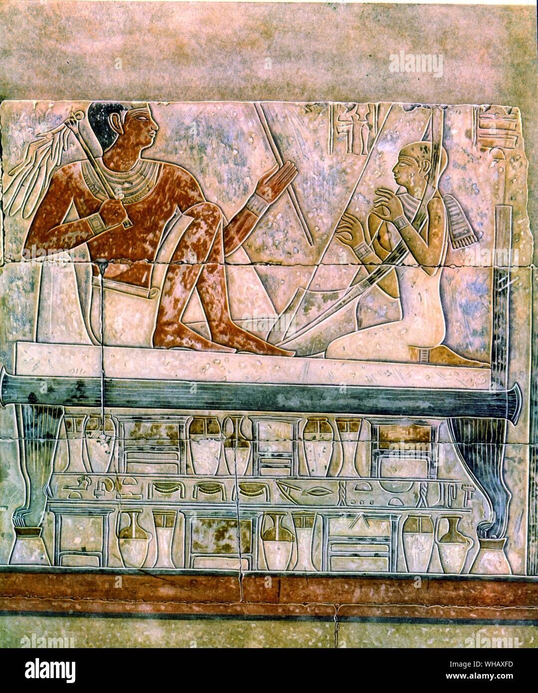 Mererakat femme assis sur le lit, Dynastie VI 2325 BC. Meubles dans l'Ancien Monde Origines et évolution 3100-475 B C D'Hollis S. Baker. page 33. Banque D'Images